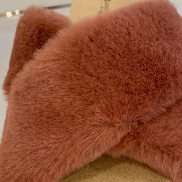 Koolaburra by UGG Pink Fluffy Slippers - Picture 3 of 9